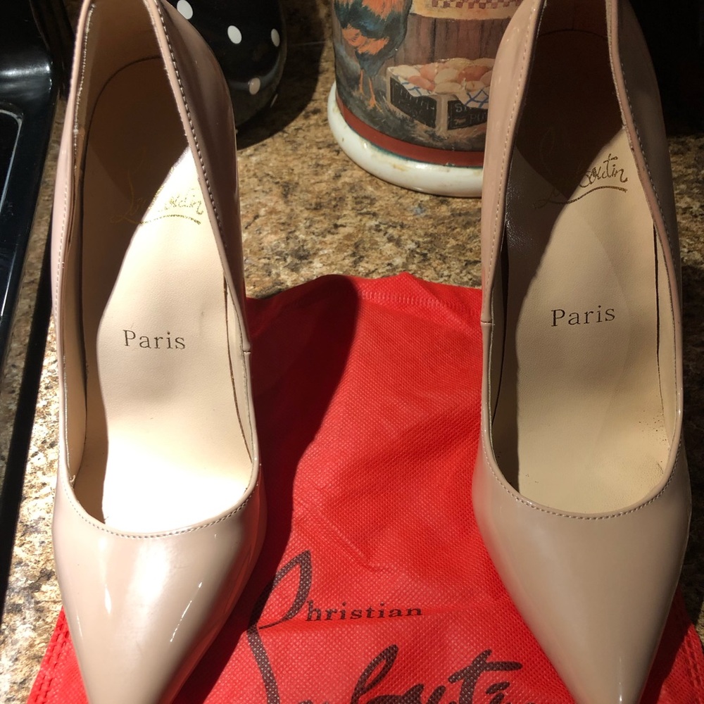 Christian Louboutin nude 39